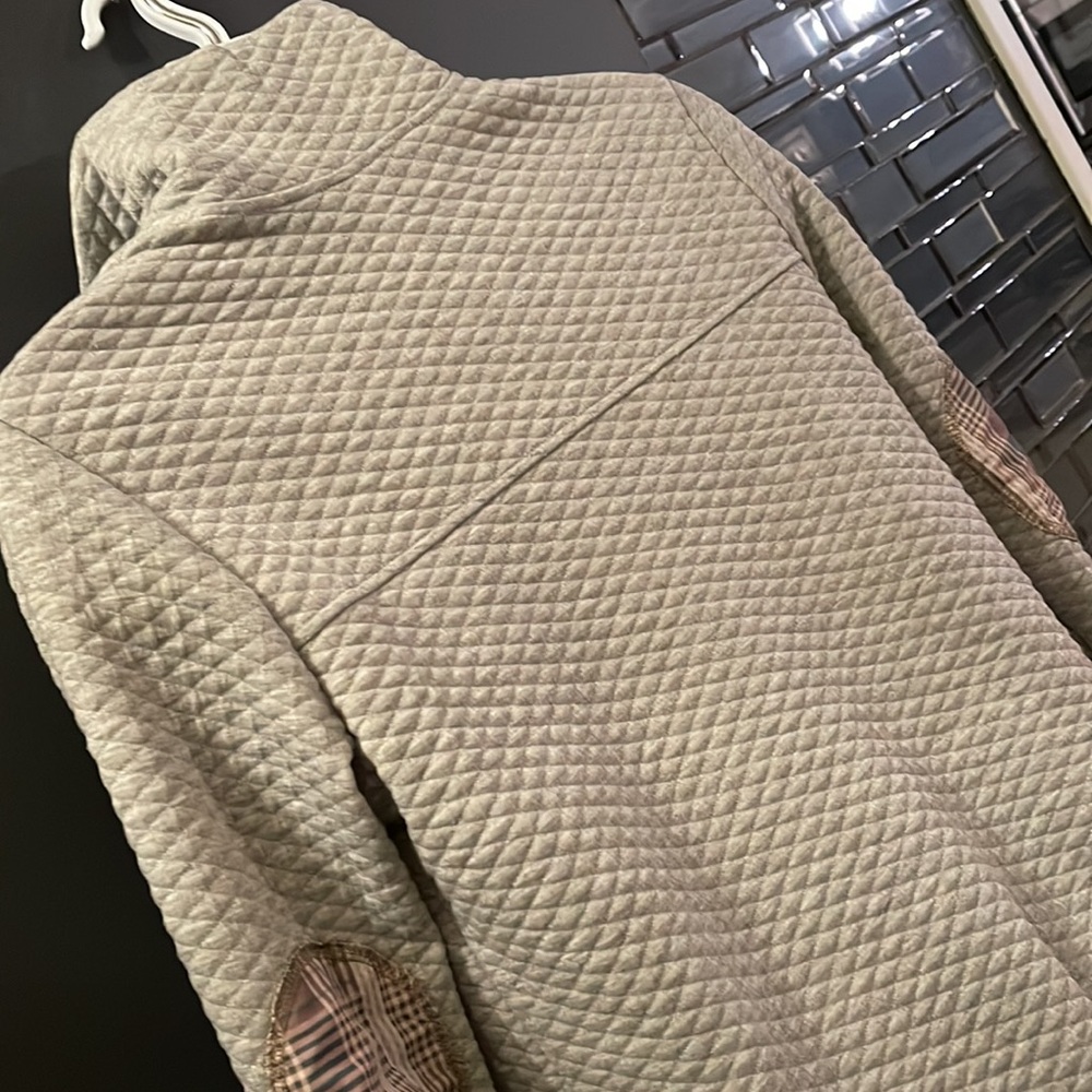 Plaid Trimmed Top. Size Small - Picture 9 of 12